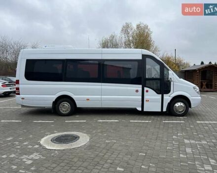 Белый Мерседес Sprinter, объемом двигателя 0 л и пробегом 424 тыс. км за 34990 $, фото 1 на Automoto.ua