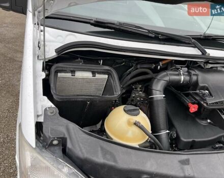 Белый Мерседес Sprinter, объемом двигателя 2.2 л и пробегом 406 тыс. км за 38500 $, фото 14 на Automoto.ua