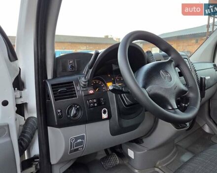 Белый Мерседес Sprinter, объемом двигателя 2.2 л и пробегом 334 тыс. км за 38700 $, фото 15 на Automoto.ua