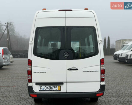 Белый Мерседес Sprinter, объемом двигателя 2.14 л и пробегом 247 тыс. км за 28700 $, фото 4 на Automoto.ua