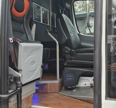 Белый Мерседес Sprinter, объемом двигателя 3 л и пробегом 340 тыс. км за 59900 $, фото 35 на Automoto.ua