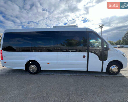 Белый Мерседес Sprinter, объемом двигателя 3 л и пробегом 360 тыс. км за 95499 $, фото 1 на Automoto.ua