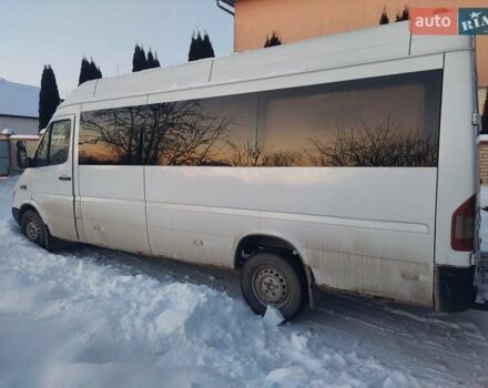 Белый Мерседес Sprinter, объемом двигателя 2.69 л и пробегом 300 тыс. км за 7300 $, фото 2 на Automoto.ua