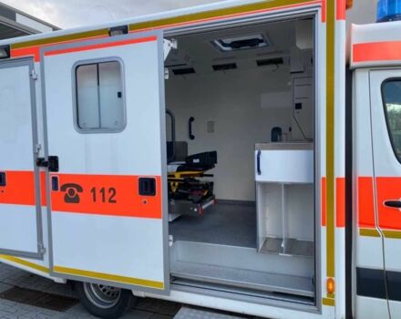 Белый Мерседес Sprinter, объемом двигателя 2.2 л и пробегом 332 тыс. км за 28358 $, фото 10 на Automoto.ua