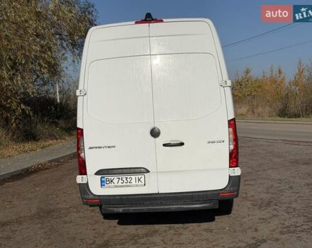 Белый Мерседес Sprinter, объемом двигателя 2.14 л и пробегом 398 тыс. км за 28000 $, фото 7 на Automoto.ua