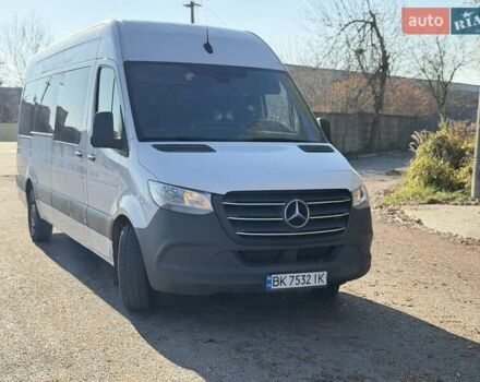 Белый Мерседес Sprinter, объемом двигателя 2.14 л и пробегом 398 тыс. км за 28000 $, фото 2 на Automoto.ua