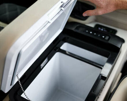 Белый Мерседес Sprinter, объемом двигателя 1.95 л и пробегом 270 тыс. км за 59900 $, фото 3 на Automoto.ua