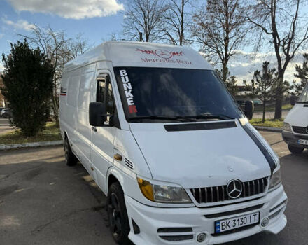 Белый Мерседес Sprinter, объемом двигателя 2.2 л и пробегом 467 тыс. км за 10300 $, фото 1 на Automoto.ua