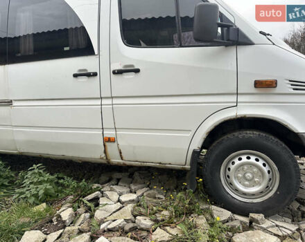 Белый Мерседес Sprinter, объемом двигателя 2.69 л и пробегом 631 тыс. км за 5800 $, фото 3 на Automoto.ua