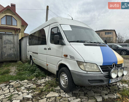 Белый Мерседес Sprinter, объемом двигателя 2.69 л и пробегом 631 тыс. км за 5800 $, фото 2 на Automoto.ua