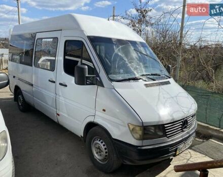 Белый Мерседес Sprinter, объемом двигателя 2.3 л и пробегом 620 тыс. км за 4800 $, фото 4 на Automoto.ua