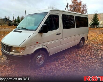 Белый Мерседес Sprinter, объемом двигателя 2.3 л и пробегом 354 тыс. км за 6000 $, фото 2 на Automoto.ua
