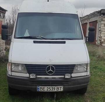 Білий Мерседес Sprinter, об'ємом двигуна 2.3 л та пробігом 850 тис. км за 4000 $, фото 1 на Automoto.ua