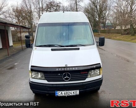 Белый Мерседес Sprinter, объемом двигателя 2.9 л и пробегом 425 тыс. км за 7000 $, фото 2 на Automoto.ua