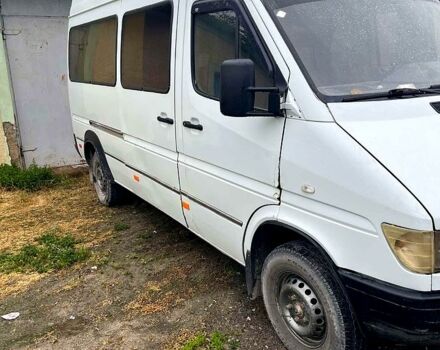 Белый Мерседес Sprinter, объемом двигателя 2.3 л и пробегом 300 тыс. км за 5600 $, фото 3 на Automoto.ua
