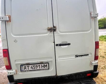 Белый Мерседес Sprinter, объемом двигателя 2.3 л и пробегом 300 тыс. км за 5600 $, фото 2 на Automoto.ua