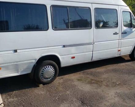 Белый Мерседес Sprinter, объемом двигателя 2.3 л и пробегом 450 тыс. км за 3999 $, фото 2 на Automoto.ua