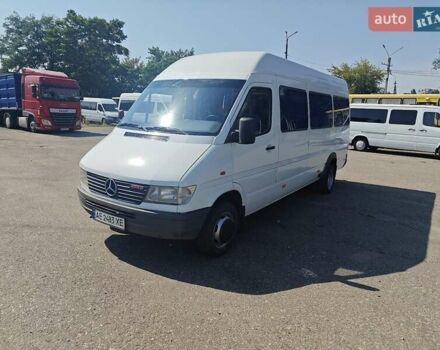 Белый Мерседес Sprinter, объемом двигателя 2.3 л и пробегом 800 тыс. км за 8900 $, фото 4 на Automoto.ua