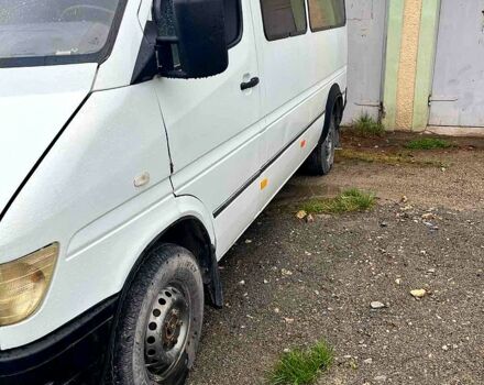 Белый Мерседес Sprinter, объемом двигателя 2.3 л и пробегом 300 тыс. км за 5600 $, фото 4 на Automoto.ua