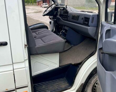 Белый Мерседес Sprinter, объемом двигателя 2.3 л и пробегом 300 тыс. км за 5600 $, фото 1 на Automoto.ua