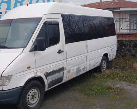Белый Мерседес Sprinter, объемом двигателя 2.9 л и пробегом 700 тыс. км за 5000 $, фото 1 на Automoto.ua