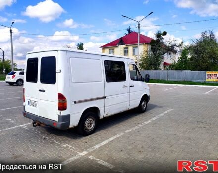 Белый Мерседес Sprinter, объемом двигателя 2.3 л и пробегом 300 тыс. км за 3999 $, фото 2 на Automoto.ua