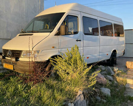 Белый Мерседес Sprinter, объемом двигателя 2.9 л и пробегом 290 тыс. км за 12900 $, фото 1 на Automoto.ua
