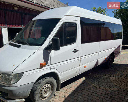 Белый Мерседес Sprinter, объемом двигателя 2.3 л и пробегом 400 тыс. км за 8000 $, фото 2 на Automoto.ua