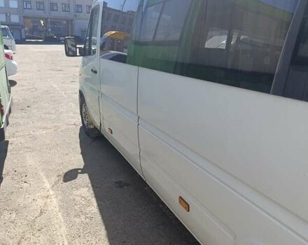 Белый Мерседес Sprinter, объемом двигателя 2.1 л и пробегом 300 тыс. км за 11200 $, фото 2 на Automoto.ua
