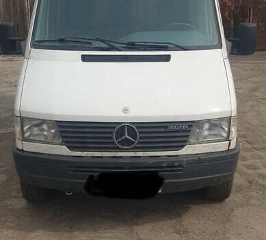 Белый Мерседес Sprinter, объемом двигателя 0 л и пробегом 700 тыс. км за 6500 $, фото 1 на Automoto.ua