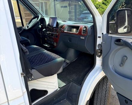Белый Мерседес Sprinter, объемом двигателя 2.7 л и пробегом 640 тыс. км за 11000 $, фото 2 на Automoto.ua