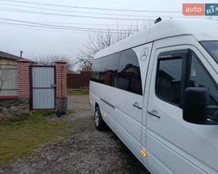 Белый Мерседес Sprinter, объемом двигателя 2.2 л и пробегом 530 тыс. км за 9000 $, фото 2 на Automoto.ua