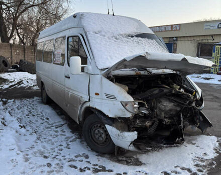 Белый Мерседес Sprinter, объемом двигателя 2.15 л и пробегом 800 тыс. км за 4104 $, фото 5 на Automoto.ua