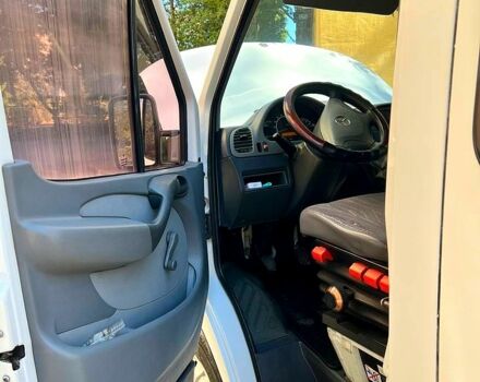 Белый Мерседес Sprinter, объемом двигателя 2.1 л и пробегом 355 тыс. км за 7500 $, фото 2 на Automoto.ua