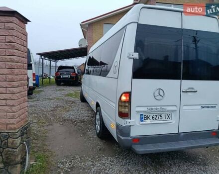 Белый Мерседес Sprinter, объемом двигателя 2.2 л и пробегом 530 тыс. км за 9000 $, фото 3 на Automoto.ua