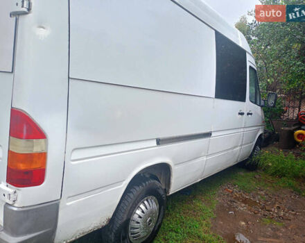 Белый Мерседес Sprinter, объемом двигателя 2.2 л и пробегом 552 тыс. км за 6700 $, фото 2 на Automoto.ua