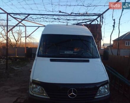 Белый Мерседес Sprinter, объемом двигателя 2.1 л и пробегом 199 тыс. км за 9000 $, фото 2 на Automoto.ua