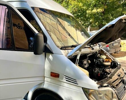 Белый Мерседес Sprinter, объемом двигателя 2.1 л и пробегом 355 тыс. км за 7500 $, фото 3 на Automoto.ua