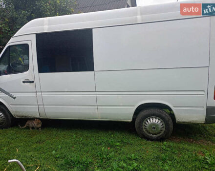 Белый Мерседес Sprinter, объемом двигателя 2.2 л и пробегом 552 тыс. км за 6700 $, фото 4 на Automoto.ua