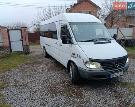 Белый Мерседес Sprinter, объемом двигателя 2.2 л и пробегом 530 тыс. км за 9000 $, фото 1 на Automoto.ua