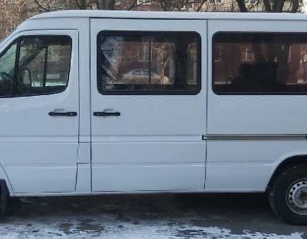 Белый Мерседес Sprinter, объемом двигателя 2.1 л и пробегом 460 тыс. км за 6800 $, фото 3 на Automoto.ua