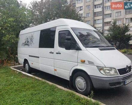 Белый Мерседес Sprinter, объемом двигателя 2.7 л и пробегом 800 тыс. км за 10000 $, фото 9 на Automoto.ua