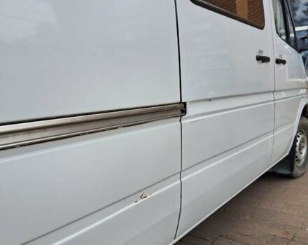 Белый Мерседес Sprinter, объемом двигателя 2.69 л и пробегом 580 тыс. км за 7700 $, фото 3 на Automoto.ua