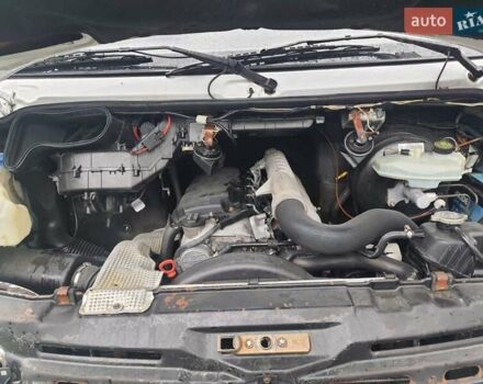 Белый Мерседес Sprinter, объемом двигателя 2.7 л и пробегом 800 тыс. км за 10000 $, фото 14 на Automoto.ua