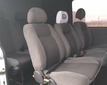 Белый Мерседес Sprinter, объемом двигателя 2.2 л и пробегом 500 тыс. км за 11000 $, фото 3 на Automoto.ua