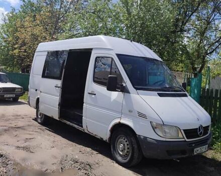 Белый Мерседес Sprinter, объемом двигателя 2.2 л и пробегом 391 тыс. км за 6500 $, фото 1 на Automoto.ua