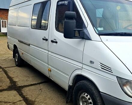 Белый Мерседес Sprinter, объемом двигателя 2.7 л и пробегом 300 тыс. км за 4800 $, фото 3 на Automoto.ua