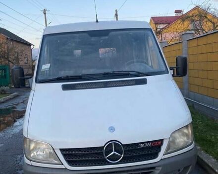 Белый Мерседес Sprinter, объемом двигателя 2.2 л и пробегом 547 тыс. км за 9000 $, фото 3 на Automoto.ua