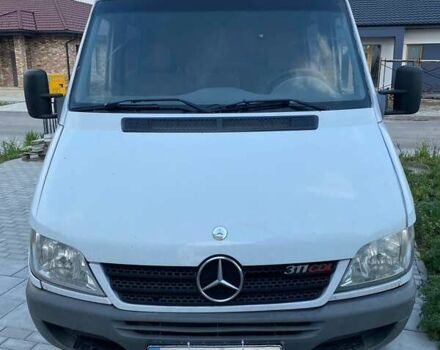 Белый Мерседес Sprinter, объемом двигателя 2.1 л и пробегом 466 тыс. км за 8000 $, фото 2 на Automoto.ua