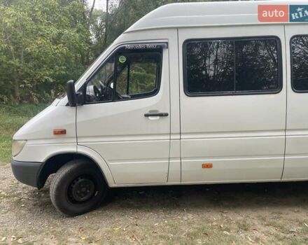 Белый Мерседес Sprinter, объемом двигателя 2.15 л и пробегом 779 тыс. км за 9400 $, фото 2 на Automoto.ua